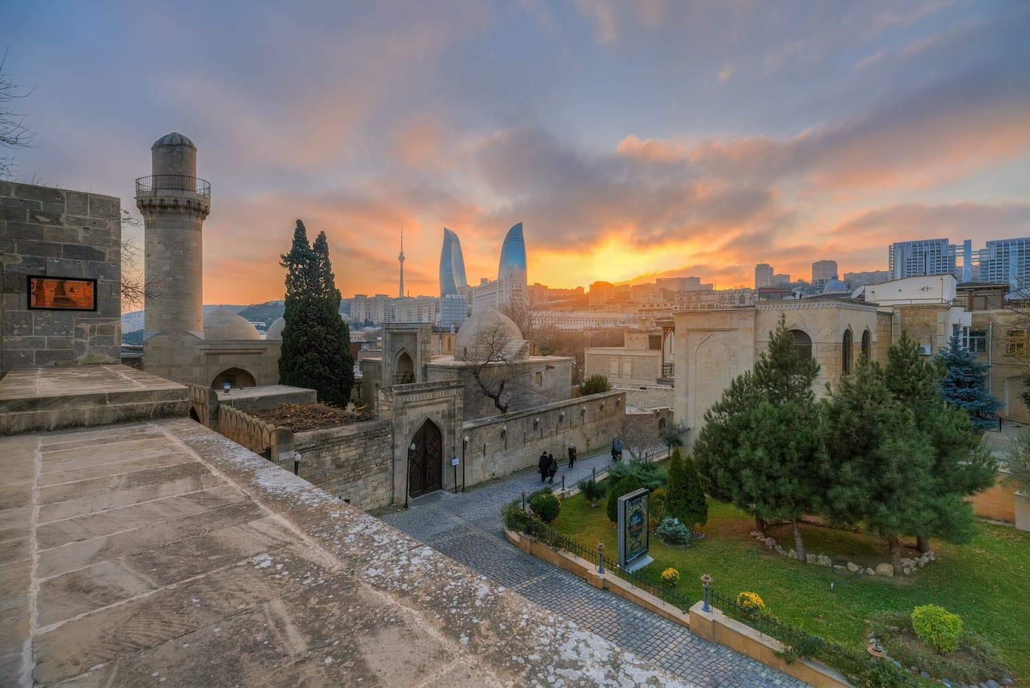 Baku City Walking Tour: Old City, Boulevard, Highland Park and Wine Tasting