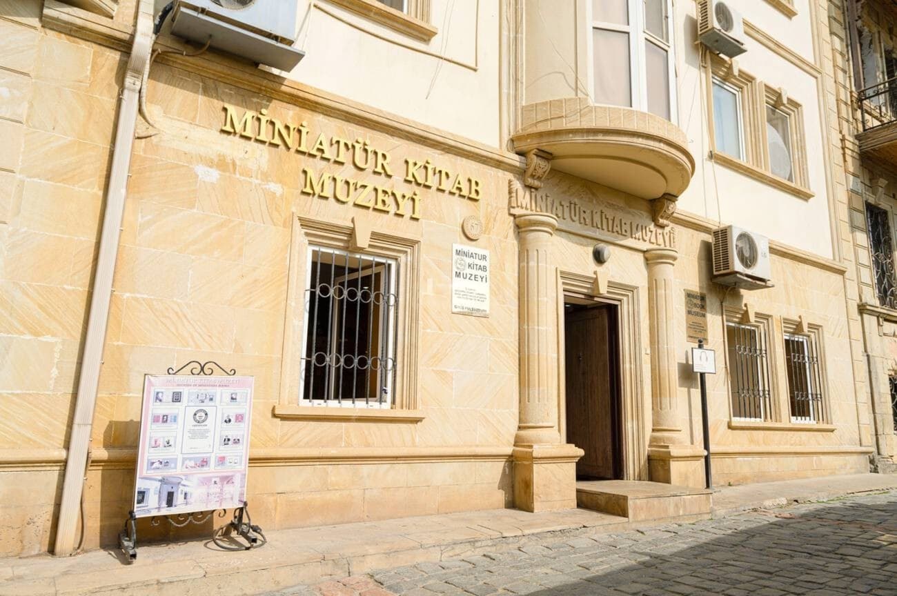 Private Baku City Tour by Car with Old City and Modern Highlights