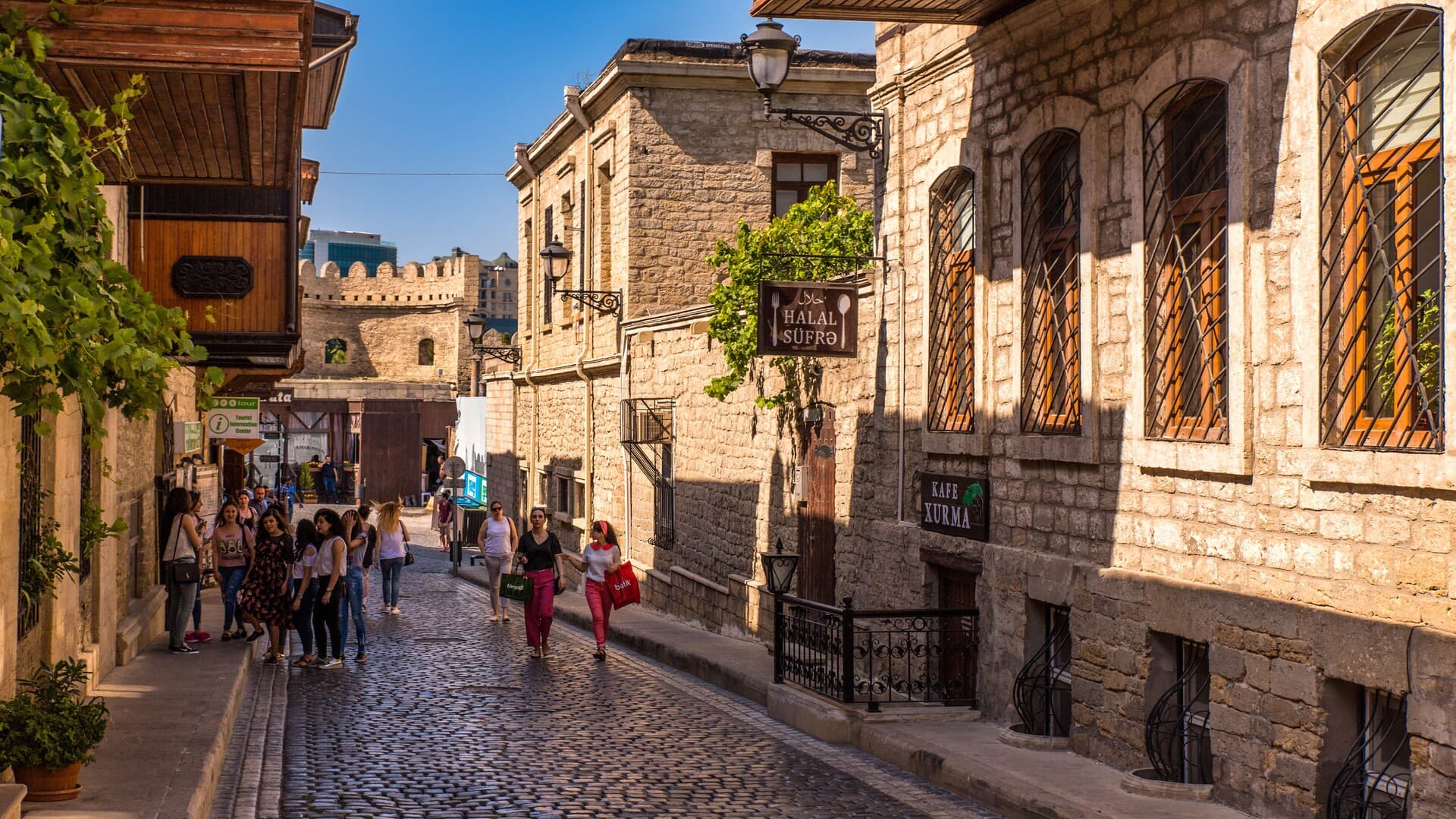 Private Baku City Tour by Car with Old City and Modern Highlights