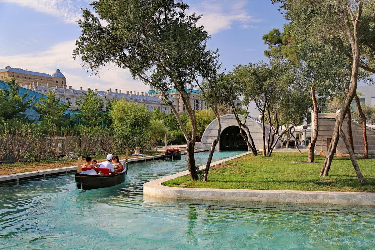 Private Baku City Tour by Car with Old City and Modern Highlights