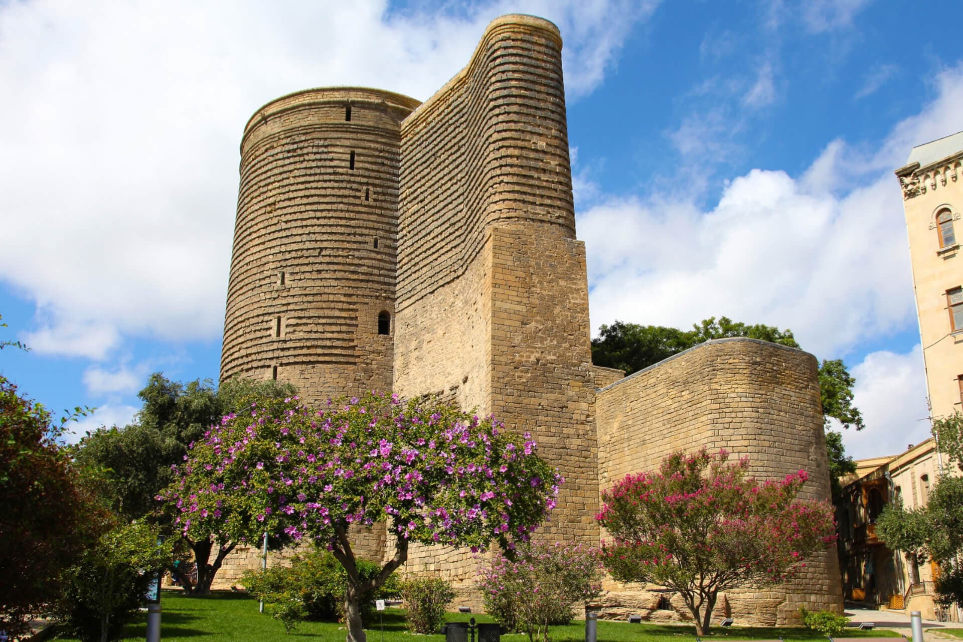Private Baku City Tour by Car with Old City and Modern Highlights